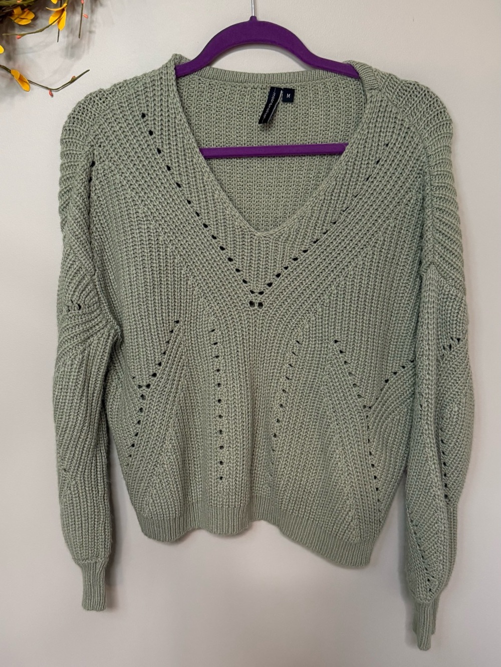 NWOT Moon and Madison Women's Sage Green V-Neck Knit Sweater Size Medium
